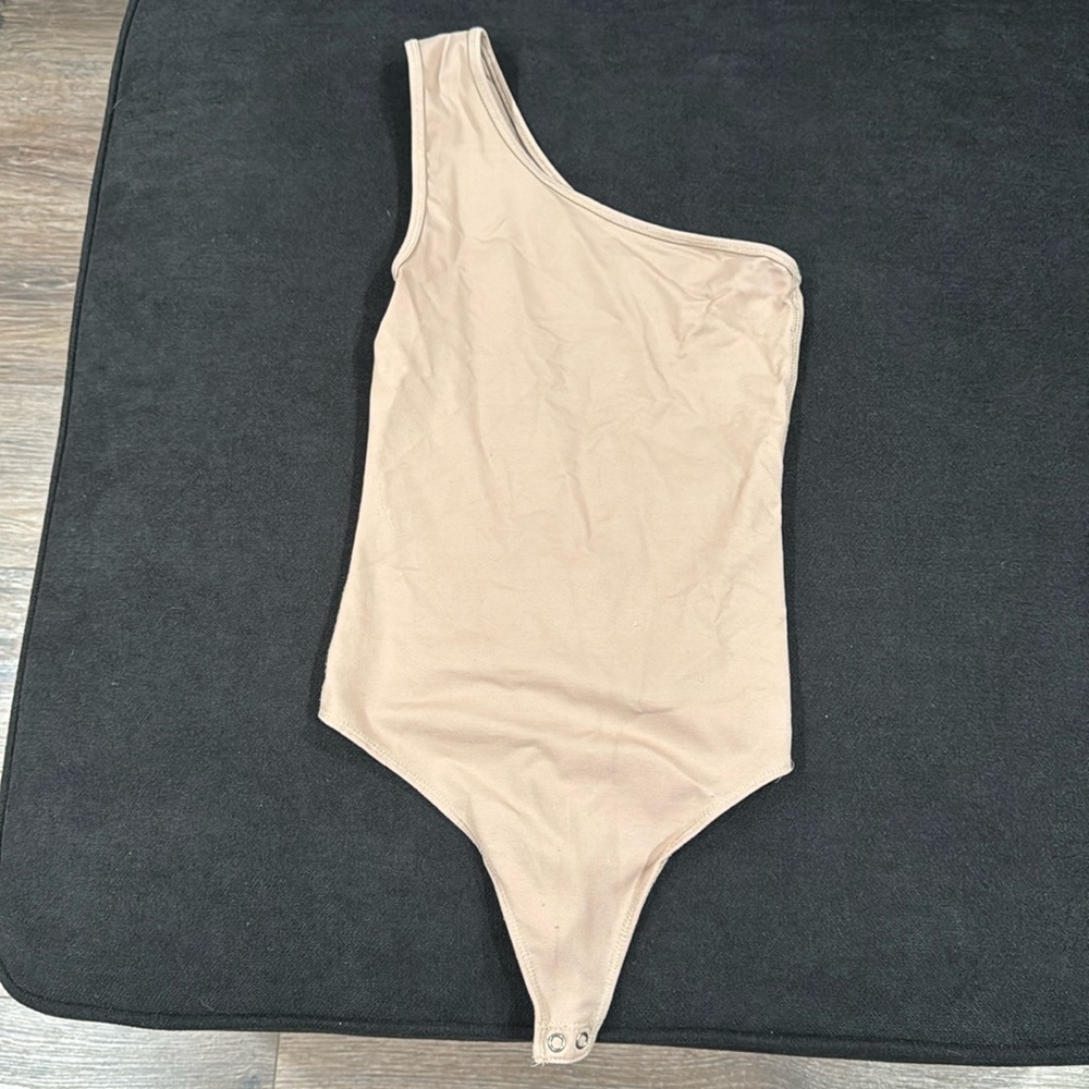 Abercrombie one Sleeve tank